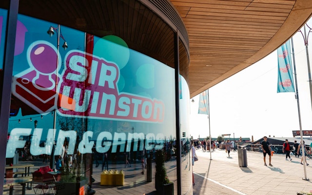 €27,50 speeltegoed + 1x Family Pizza XL naar keuze bij Sir Winston Fun & Games in Scheveningen! 